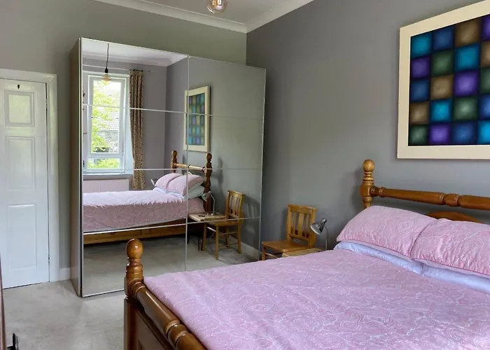 Lovely 2 Bedroom With Riverside Views Pet Friendly