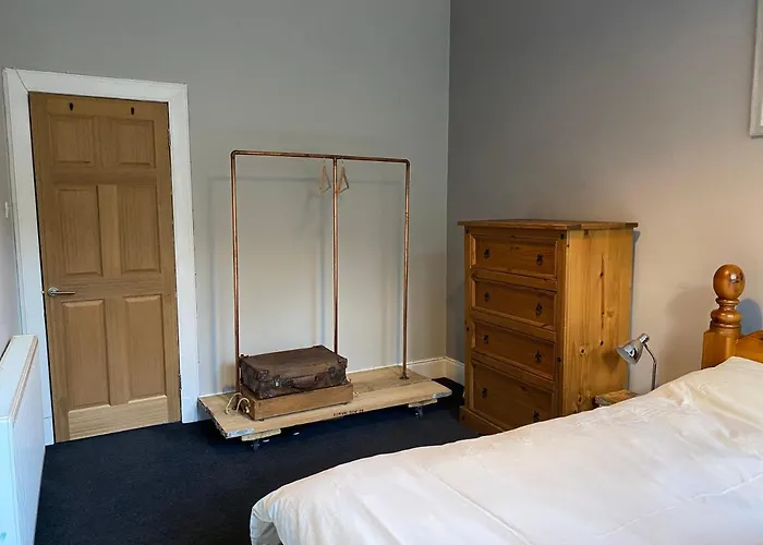 Lovely 2 Bedroom With Riverside Views Pet Friendly