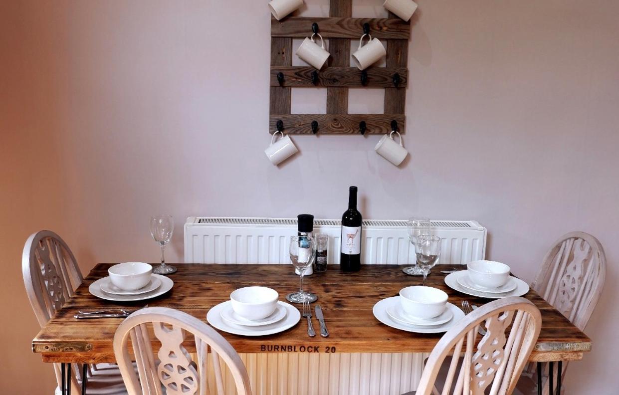 Lovely 2 Bedroom With Riverside Views Pet Friendly