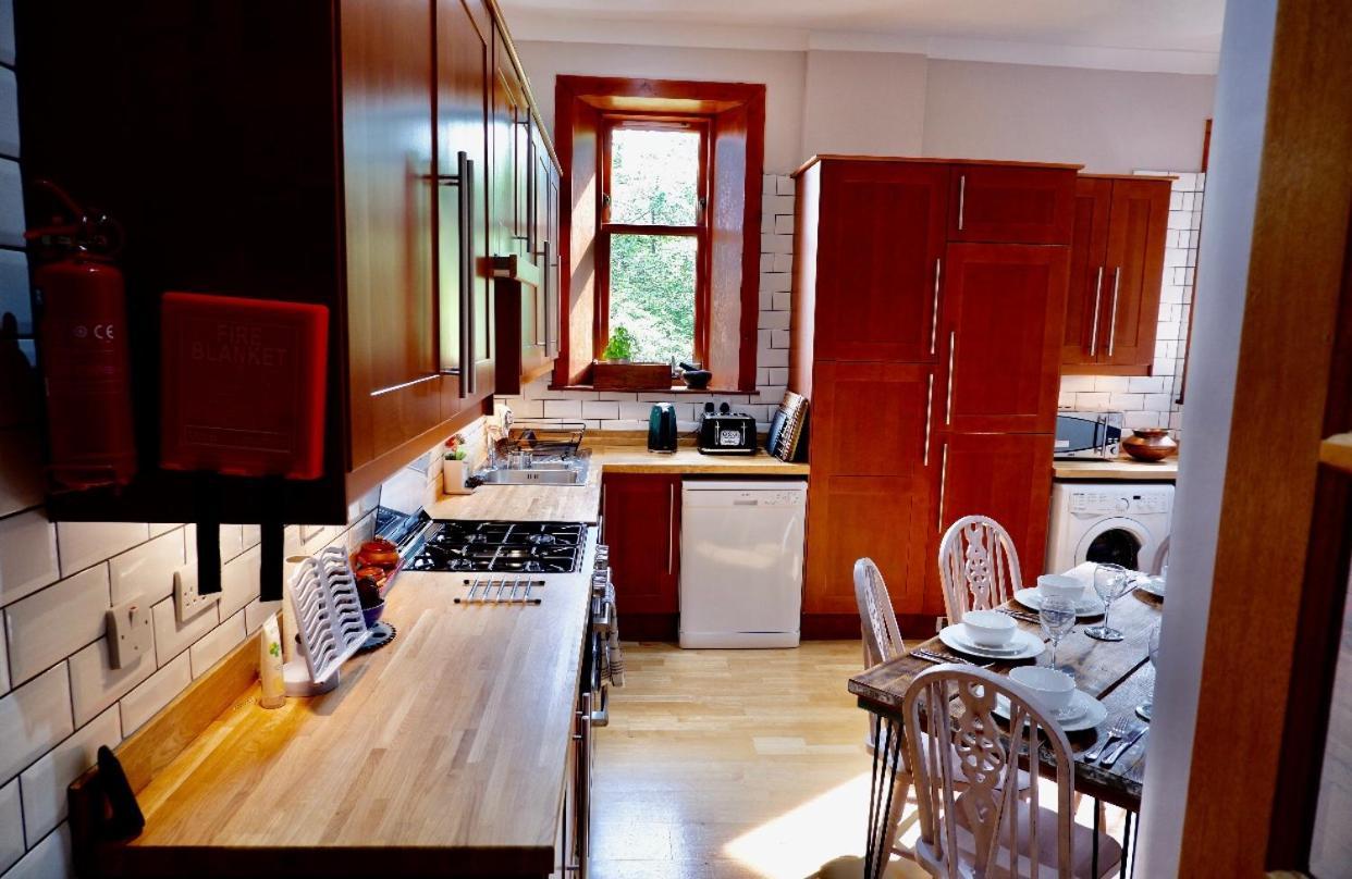 Lovely 2 Bedroom With Riverside Views Pet Friendly Apartment *